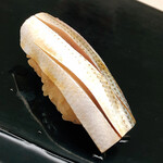 鮨おばな - 小肌です。酢と塩がちょうど良い塩梅でした。完成度高し