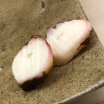 鮨おばな - 鹿児島産の真蛸。珍しい産地です。錦江湾なのかな？小海老や小魚が豊富なので、そのせいか、関東モノにはない旨味が充満しておりました。