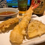 Sanuki udon mugifuku - 夜のお得ほろ酔いビール 1380円
                        赤星 中瓶、冷奴、大海老天セット