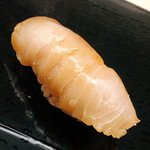 鮨おばな - 鰆の漬け。まさにエロすぎる柔肌