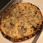 ワインとピザ ビストロ ポリッツァ - シラスとキノコのピザ