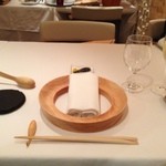 デフィ・ジョルジュマルソー - セッティング
                                箸もありー