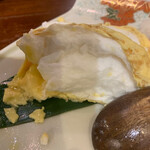 魚六 - 出汁巻(内部の白卵)