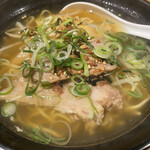 中華居酒屋 河辺草 - 醤油ラーメンはどの丼ともセットになっています