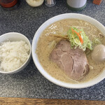 Zero Ichi Ichi - 白味噌ラーメン 半ライス