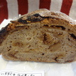 天然酵母パン オ フルニル デュ ボワ - 【パン・ド・セーグル】いちぢくのライ麦パン／ﾊｰﾌｻｲｽﾞ