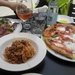 イータリー 代官山店 - 生ハムサラダ、ボロネーゼ、マルゲリータ(食べかけですが…)