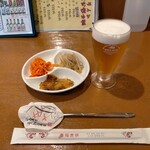 Kankoku Shuka Hembokke - ランチセットのおかず3品、ランチグラスビール299円税別、税込だと300円超える。