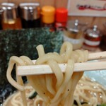 ラーメン たかし屋 - 少しだけ角のある麺