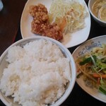 揚子江 - 日替わりランチA野菜炒め、鶏肉唐揚げ（ご飯大盛り）