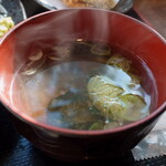 めしや　大磯港 - ”味噌汁”の具は”ワカメ”と”刻みネギ”でした。