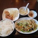 揚子江 - 日替わりランチA野菜炒め、鶏肉唐揚げ（ご飯大盛り）