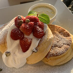幸せのパンケーキ 淡路島テラス - 国産いちごのストロベリーチーズフォンデュパンケーキ