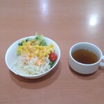 Suteki Hambagu Ando Sarada Ba Ken - サラダとスープ
