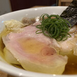 飯田商店 - わんたん入りしょうゆチャーシュー麺
                                　　　　　　　　　　　　　　　　　　　1980円
                                