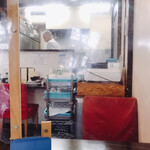 洋食のマルヤ - 店内、優しいマスターと明るい奥さま