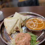 インド・ネパールカレー みさきらじ - エビマヨセット（チーズナンに変更、ナスとチキンのカレー）