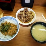 丼太郎 - 納豆丼(並盛)と牛皿(並盛)