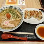 Chashu Yamusa Shiionsutairu To Yotaten - 