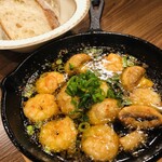 海老とマッシュルームのアヒージョ（パン2コ付き）