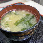 富士 - みそ汁はしっかり出汁が効いて美味しいです