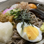 富士 - 山盛りの蕎麦に色んな具材が載せられて豪華です