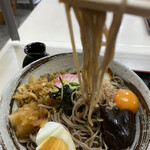 富士 - 冷たい蕎麦はコシがあって美味しいです