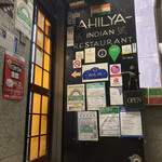 AHILYA - 店舗入口