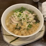 中国料理 丹甫 - 鶏と葱の和え物をのせた汁そば