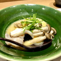 鮨 青海 品川店 - 鮟肝とキノコの小鍋　コクのあるスープ