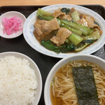 大盛軒 - 青菜炒め定食 半ラーメンが付きます