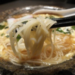 そうめんや - 「卵とじそうめん」の麺：卵と非常に相性が良いワカメの磯の香り、
炒りごまの香ばしさも！
