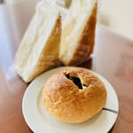 諏訪湖サービスエリア（下り線）　太養パン - 料理写真:購入した「のじゃがなパン」と牛乳パン