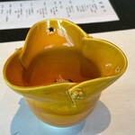 なだ万 - 花山葵酢浸し 帆立昆布締め 針ラディッシュ