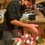 肉の変態集団 疾風ホルモン - 説明してくれますが、聞いて無いね〜笑笑