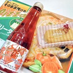 샤토레제 쓰 이치미타점 - 오븐에서 그대로 구울 수 있는 마르가리타 피자 205엔, 스트로베리 스파클링 335엔, 큐슈산 고구마 스위트 포테이토 파이