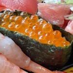 寿司一代 - 『生寿司お好み10貫』のいくら