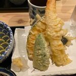 魚はち - 魚はち御膳は揚げ立ての天ぷらとお刺身がメインの御膳でした。