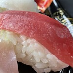 寿司一代 - 『生寿司お好み10貫』のマグロ