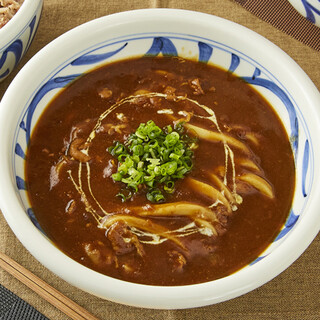 厳選素材を使用した香り高い出汁が自慢の「カレーうどん」