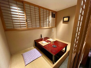 銀座米料亭 八代目儀兵衛 - 個室は小上がり2〜4様のみの対面席になります。