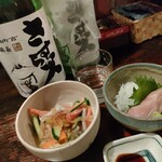 Sasuraibito - お通しの酢の物＆ブリのお刺身