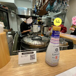 Uoyaki Tamagawa - 店内写真…もともとお蕎麦さんで何年か空き店舗
                        
                        だった。ちょっと狭い店。カウンターにテーブル席が
                        
                        4席位。こじんまりしてる。狭いけど料理人1人、
                        
                        店長とバイトの大学生位の女子2.3名