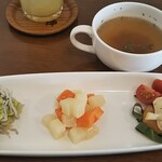 Tsumugu Kafe - しらすﾌﾞﾛｯｺﾘｰ    ﾎﾟﾃﾄｶﾞｰﾘｯｸ   ﾓｯﾂｧﾚﾗ