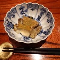 鮨 あお - あわびの身と肝、花わさび、