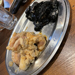 キンキン麦酒とプリッと小腸 近江牛畜産あさひ - 生ホルモン、黒ホルモン