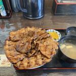 ぶた野家 - 料理写真:ミックス豚丼の普通盛り(肉6枚)