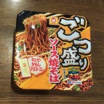 ディオ - ごつ盛りソース焼きそば (税抜)77円 (2022.03.31)