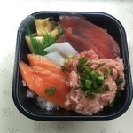 海里丼丸 - 料理写真:どんまる丼 (税込)540円 ※拡大 (2022.03.31)