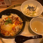 名古屋コーチン親子丼 酉しみず - 親子丼とサラダとスープ